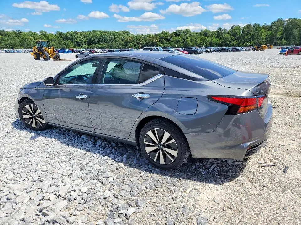 2021 NISSAN ALTIMA SV  