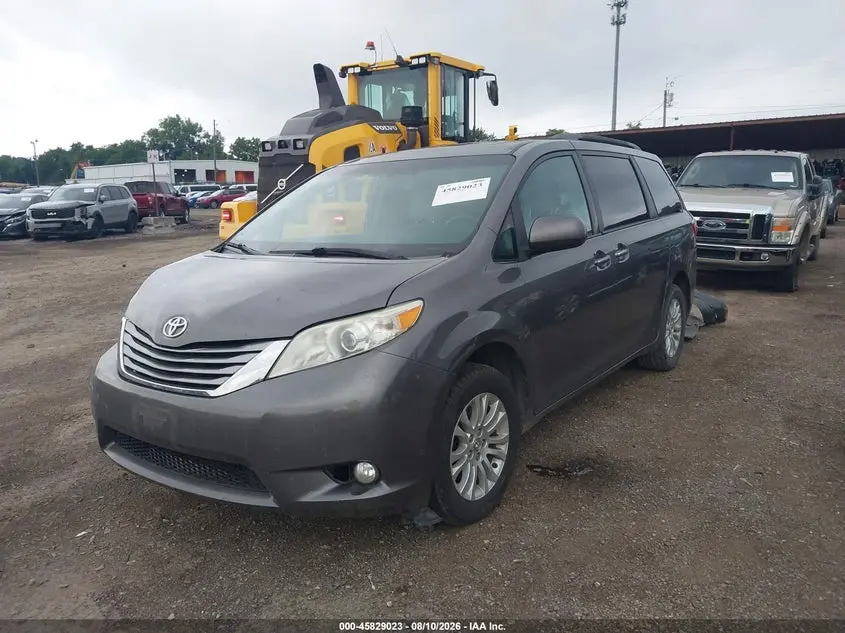 2017 TOYOTA SIENNA XLE 8 PASSENGER