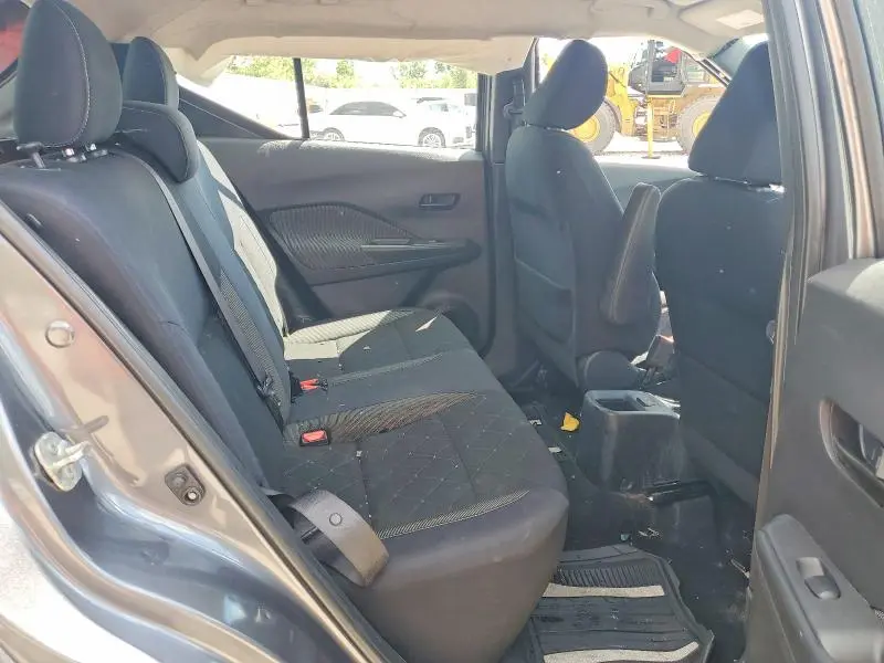 2018 NISSAN KICKS S  