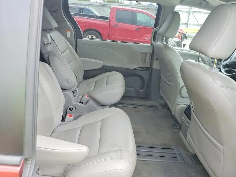 2018 TOYOTA SIENNA XLE PREMIUM 8-PASSENGER  