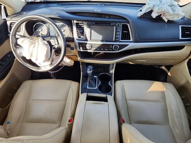 2018 TOYOTA HIGHLANDER SE  