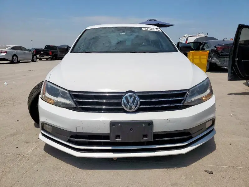 2016 VOLKSWAGEN JETTA SPORT  
