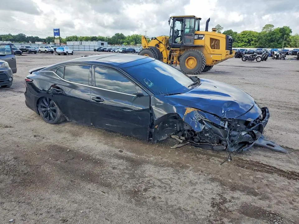 2021 NISSAN MAXIMA SR  