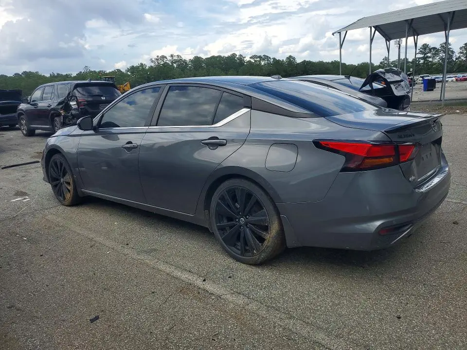 2022 NISSAN ALTIMA SR  