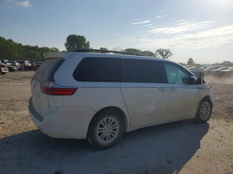 2017 TOYOTA SIENNA XLE PREMIUM 8-PASSENGER  