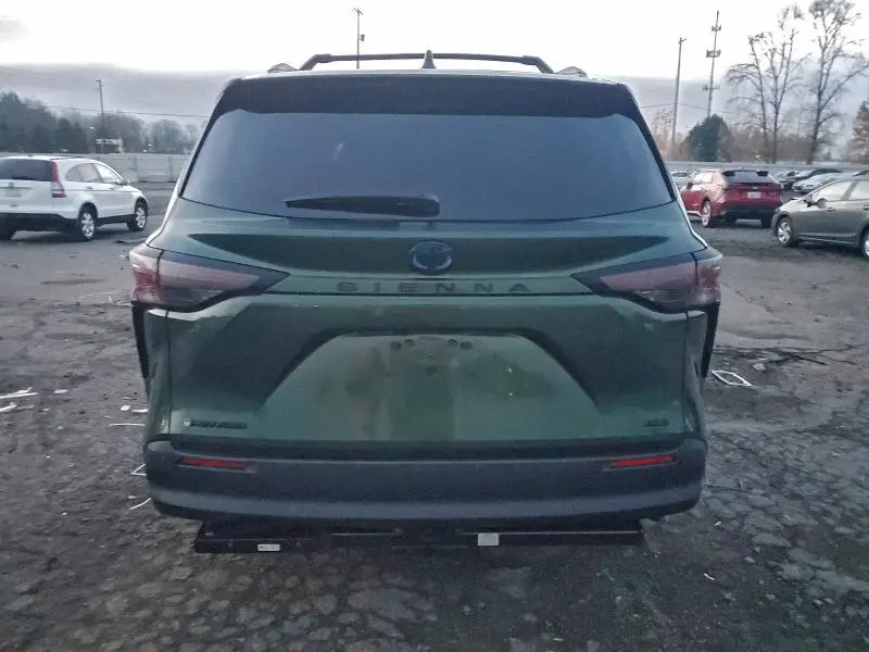 2025 TOYOTA SIENNA XSE  