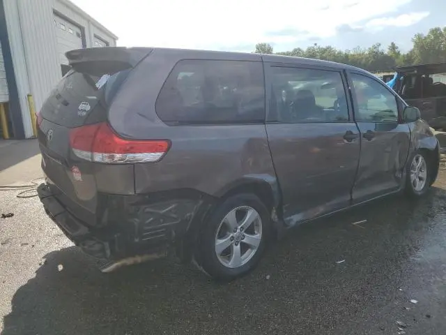 2013 TOYOTA SIENNA   