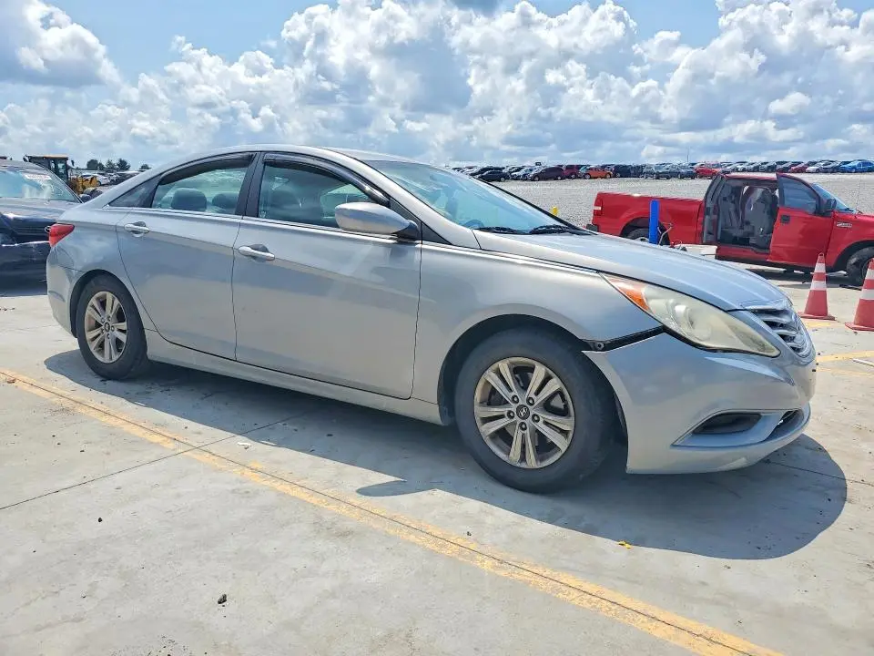 2011 HYUNDAI SONATA GLS  