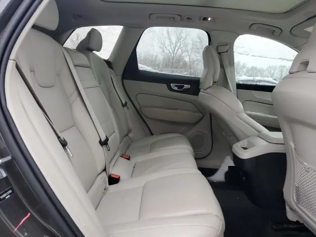 2020 VOLVO XC60 T5 MOMENTUM  