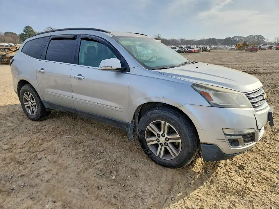 2017 CHEV TRAVERSE LT  