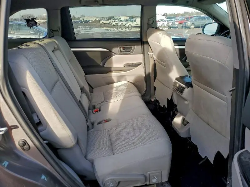 2016 TOYOTA HIGHLANDER LE  