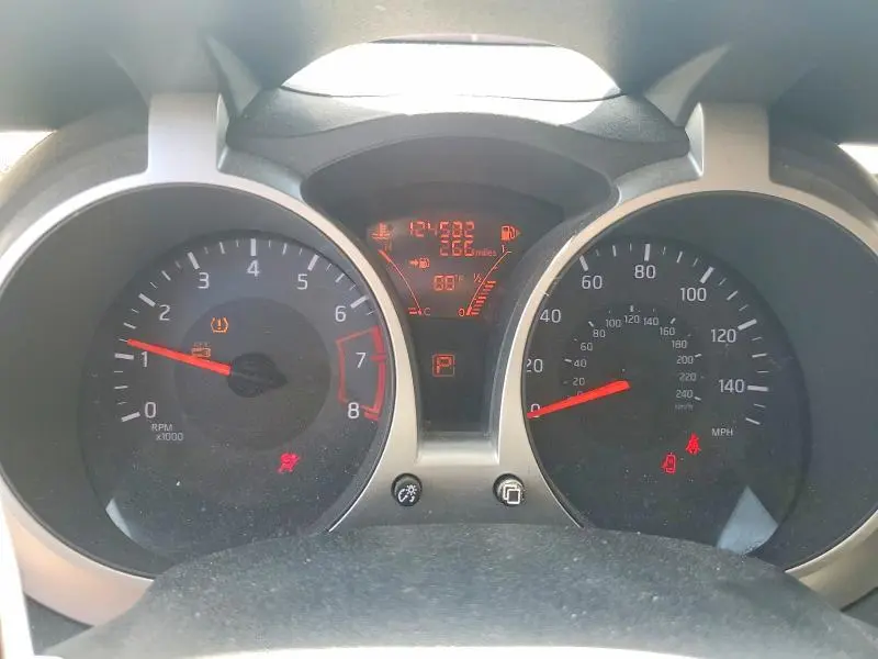 2015 NISSAN JUKE SV  