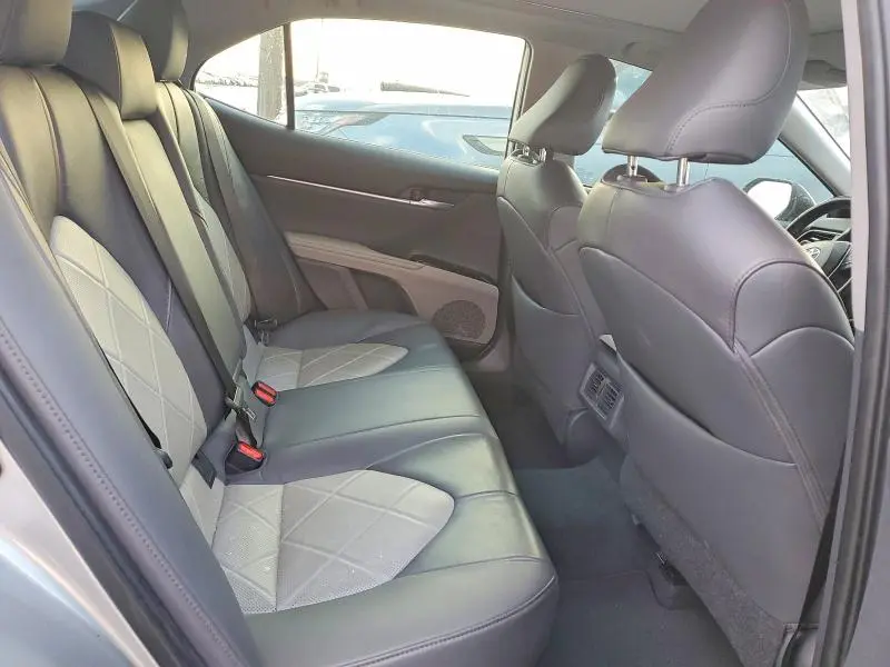 2019 TOYOTA CAMRY XLE  