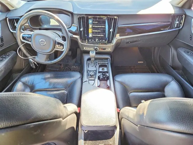 2018 VOLVO S90 T6 MOMENTUM  