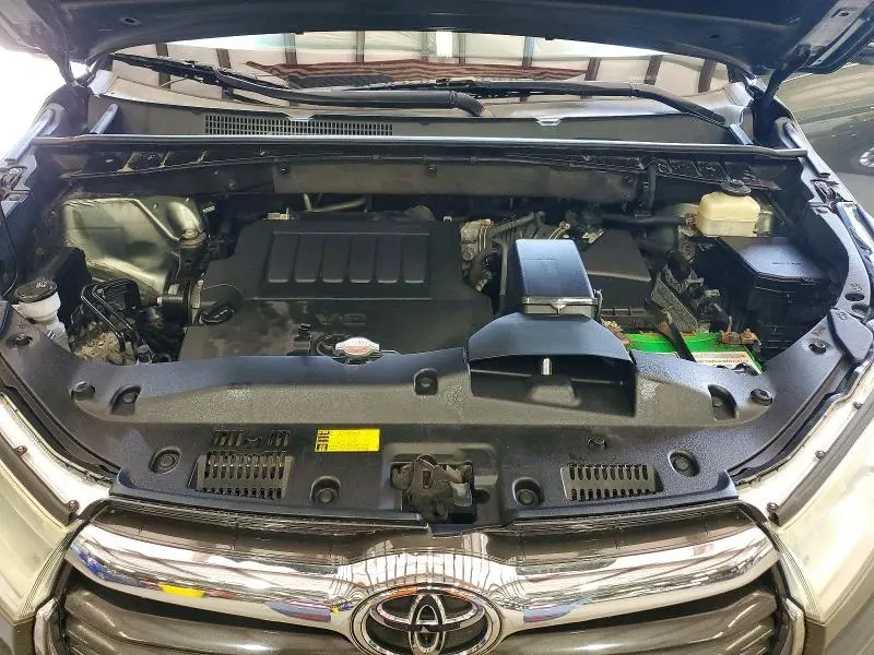 2016 TOYOTA HIGHLANDER LE  
