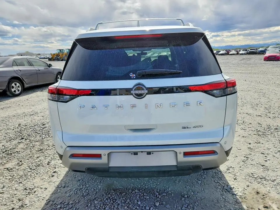 2024 NISSAN PATHFINDER SL  