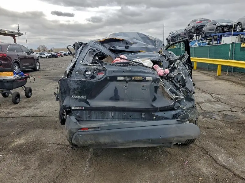 2021 TOYOTA RAV4 XLE  