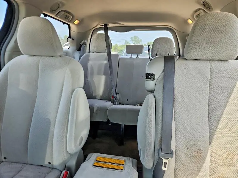 2011 TOYOTA SIENNA LE  