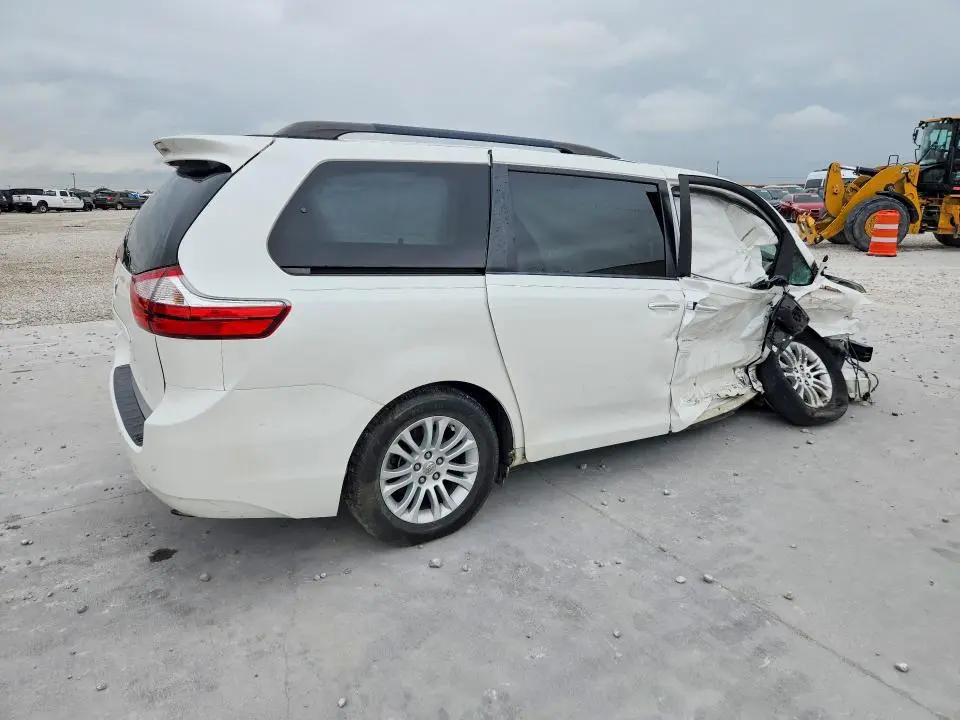 2015 TOYOTA SIENNA XLE PREMIUM 8-PASSENGER  