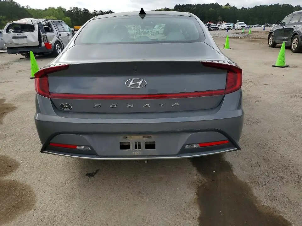 2022 HYUNDAI SONATA SE  