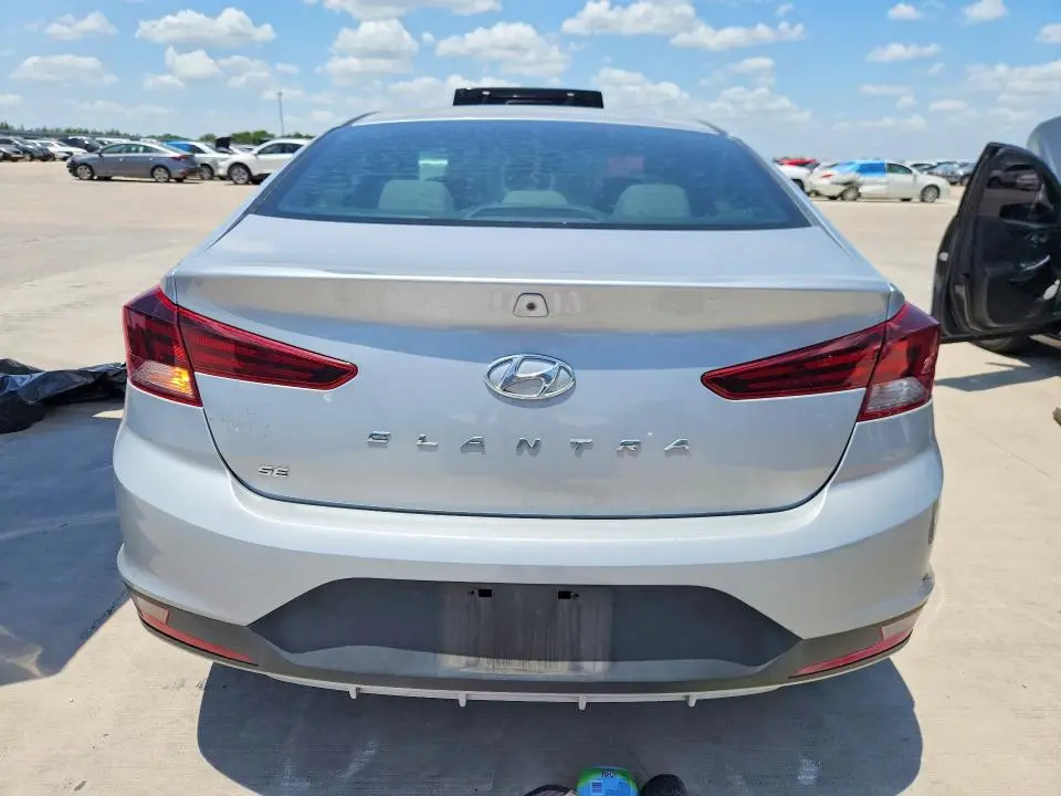 2020 HYUNDAI ELANTRA SE  