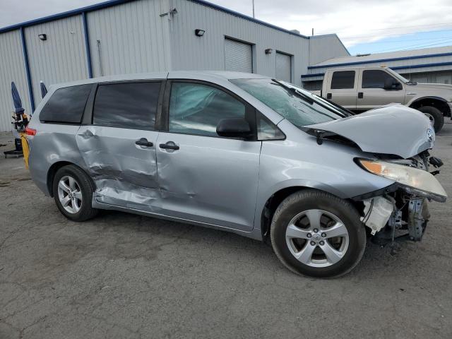 2011 TOYOTA SIENNA 