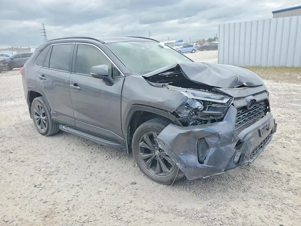 2022 TOYOTA RAV4 SE  