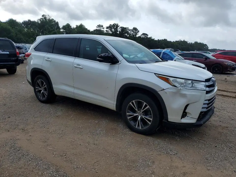 2017 TOYOTA HIGHLANDER LE  