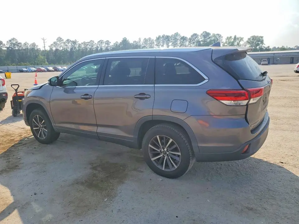 2017 TOYOTA HIGHLANDER XLE  