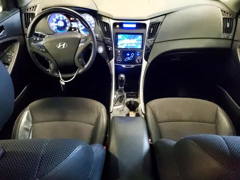 2011 HYUNDAI SONATA SE  