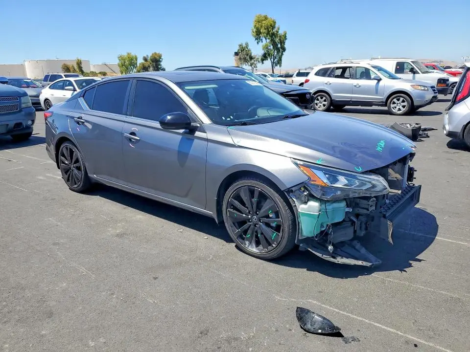 2022 NISSAN ALTIMA SR  