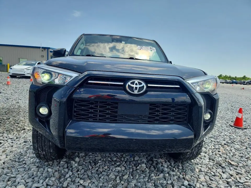 2021 TOYOTA 4RUNNER SR5  