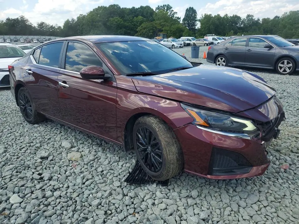 2025 NISSAN ALTIMA SV  