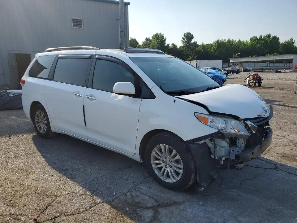 2014 TOYOTA SIENNA XLE 8-PASSENGER  