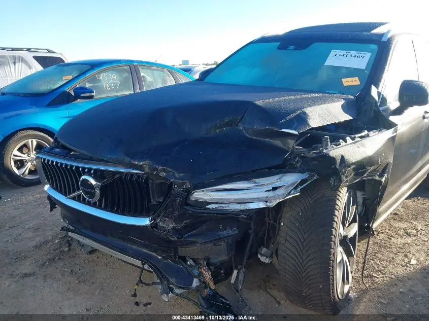 2022 VOLVO XC90 T6 MOMENTUM 7 PASSENGER