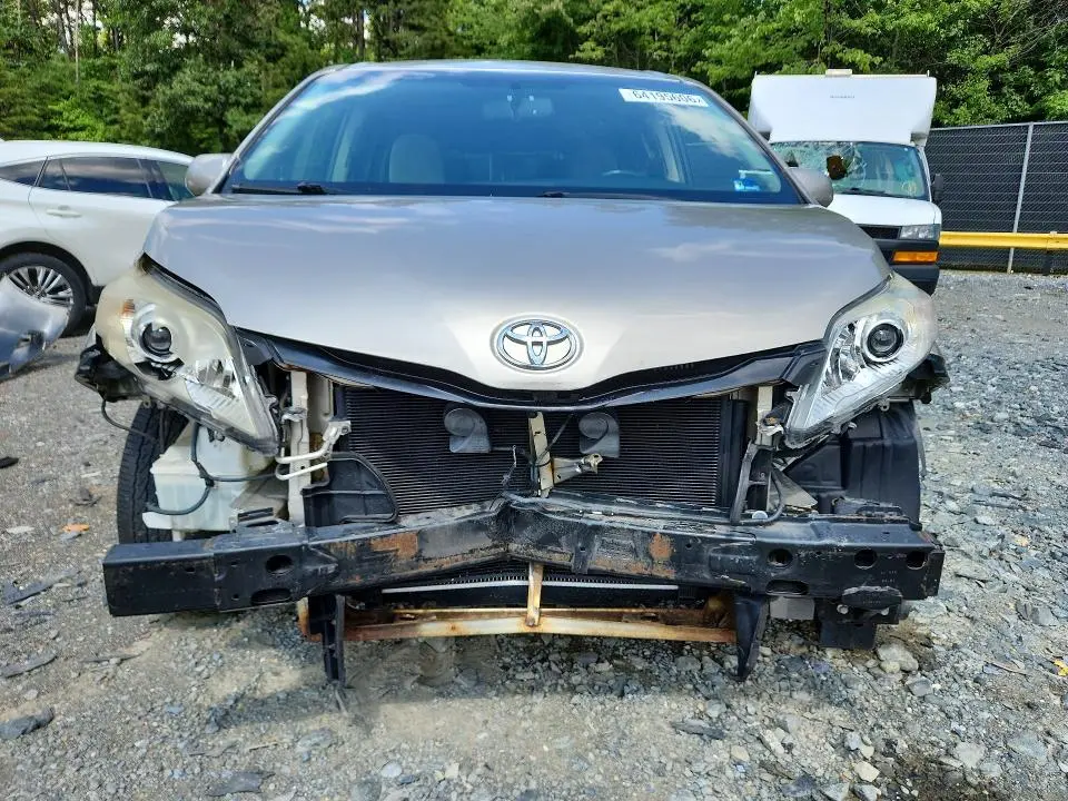 2017 TOYOTA SIENNA LE  