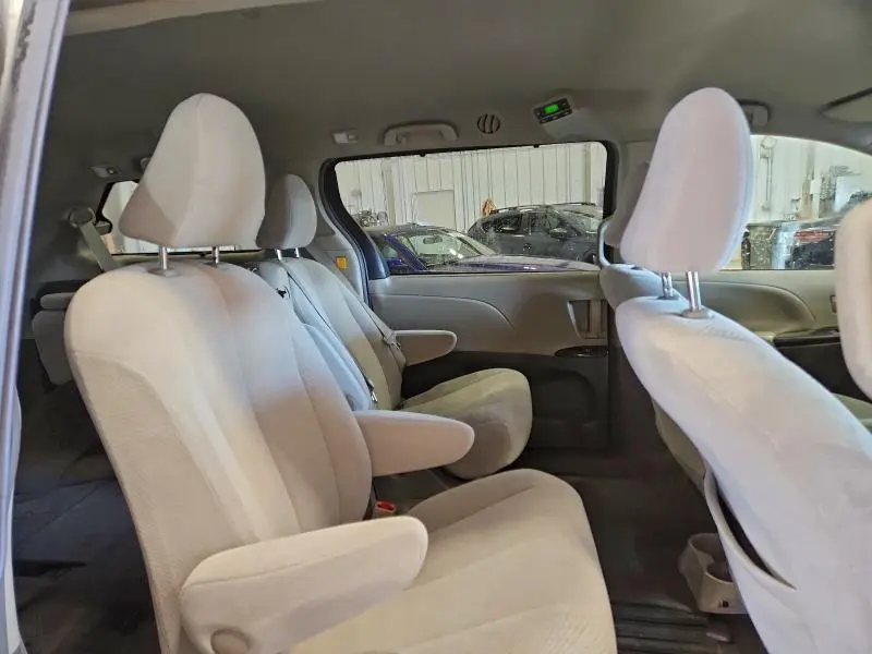 2013 TOYOTA SIENNA LE  