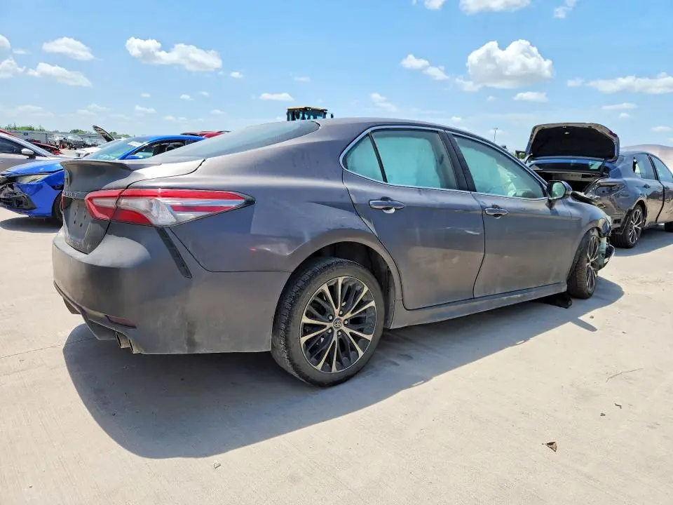 2018 TOYOTA CAMRY SE  