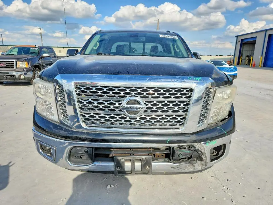 2017 NISSAN TITAN SV  