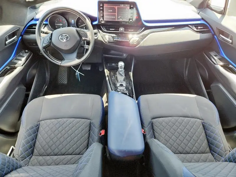 2021 TOYOTA C-HR XLE  