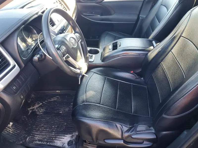 2019 TOYOTA HIGHLANDER LE  