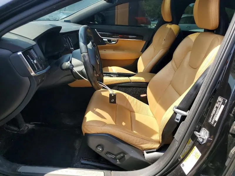 2017 VOLVO S90 T6 MOMENTUM  