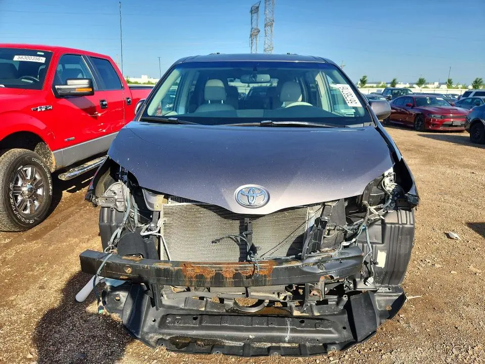 2014 TOYOTA SIENNA XLE 8-PASSENGER  