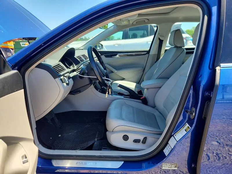 2016 VOLKSWAGEN PASSAT SE  