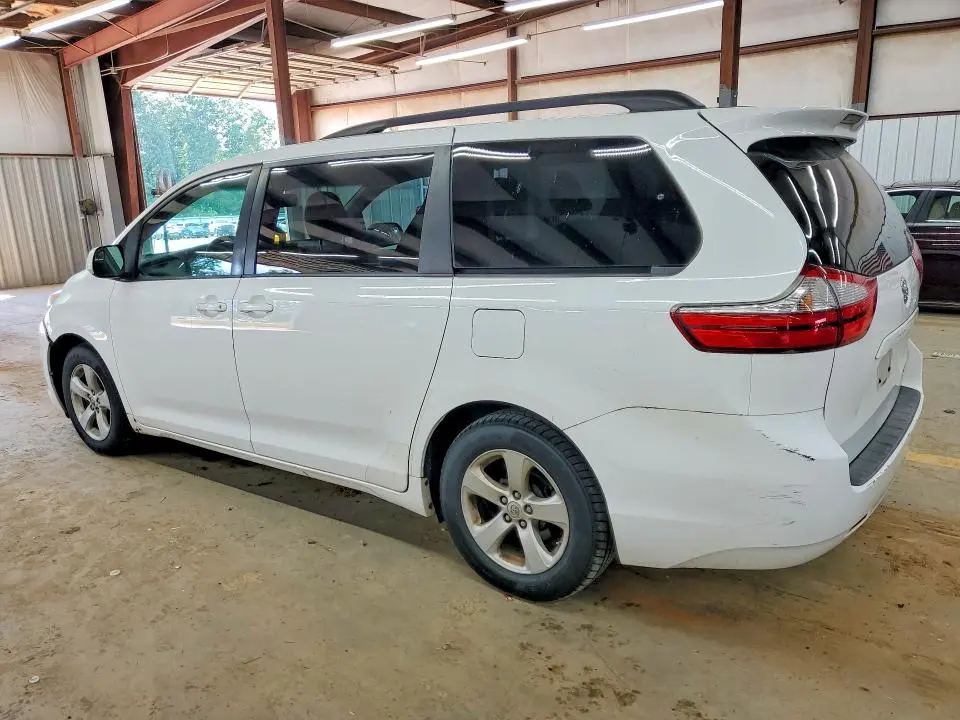 2015 TOYOTA SIENNA LE  