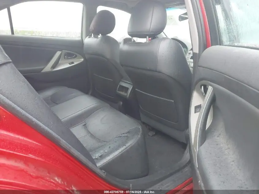2011 TOYOTA CAMRY SE