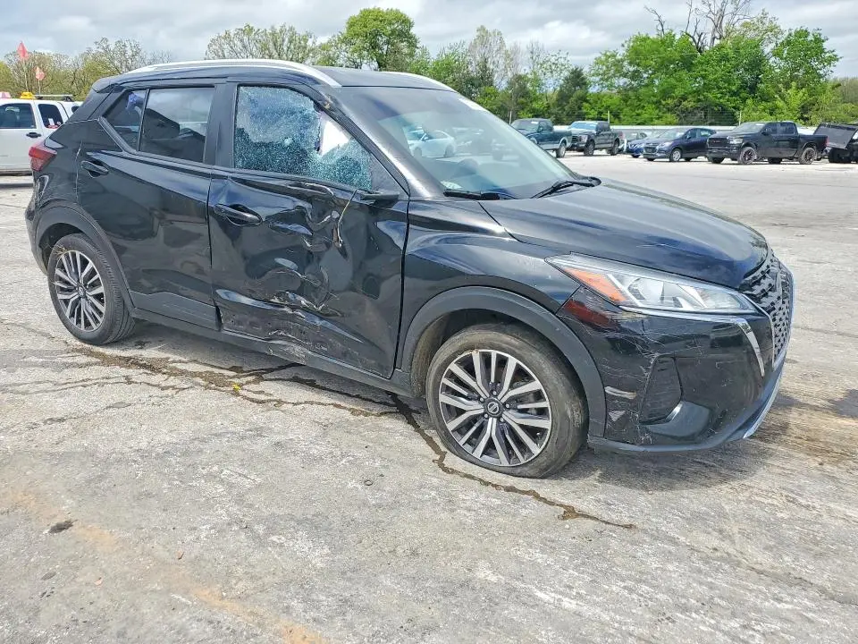 2021 NISSAN KICKS SV  