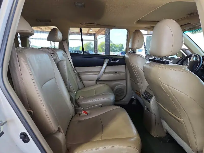 2012 TOYOTA HIGHLANDER SE  
