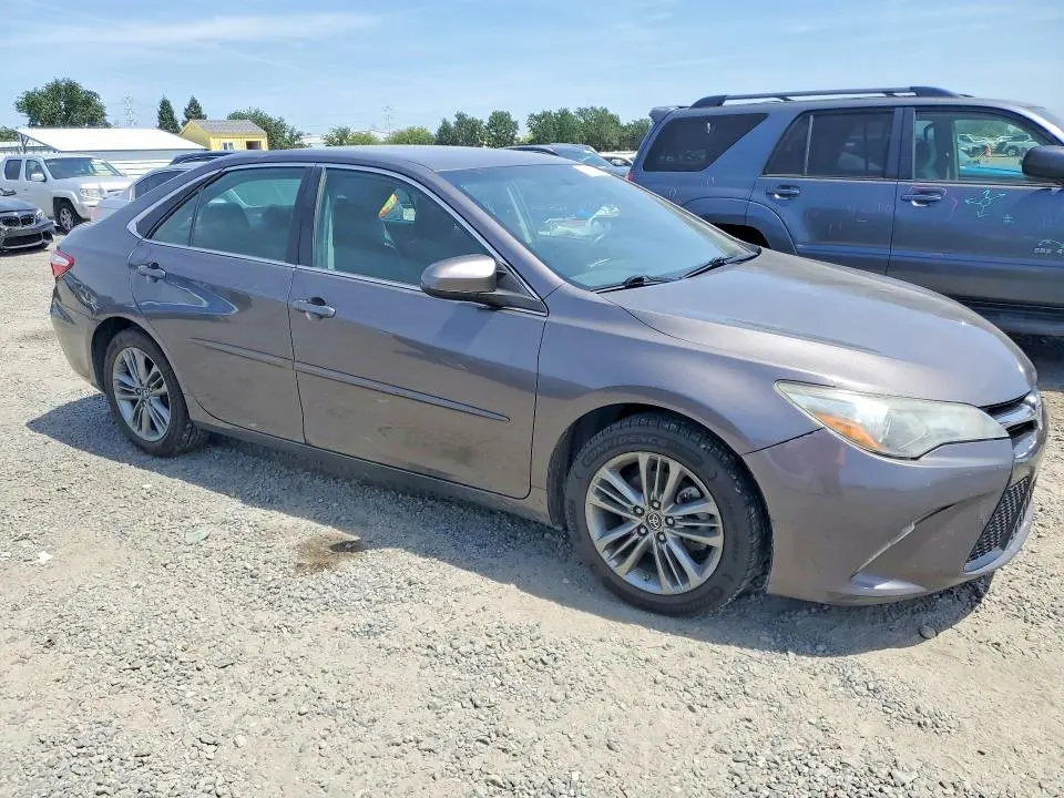 2015 TOYOTA CAMRY SE  