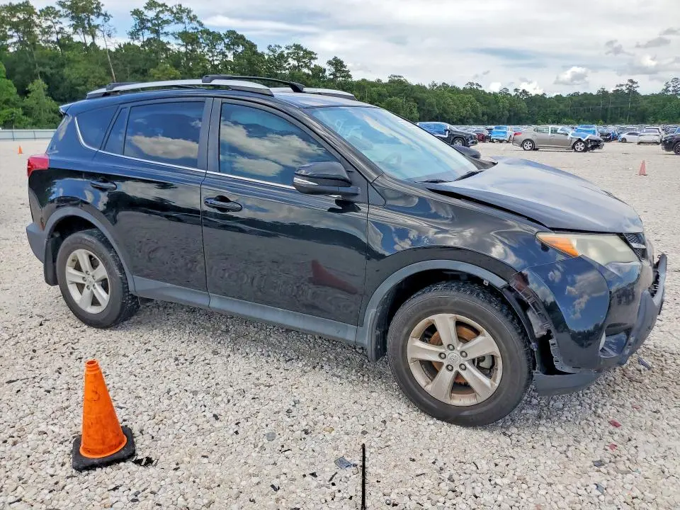 2014 TOYOTA RAV4 XLE  